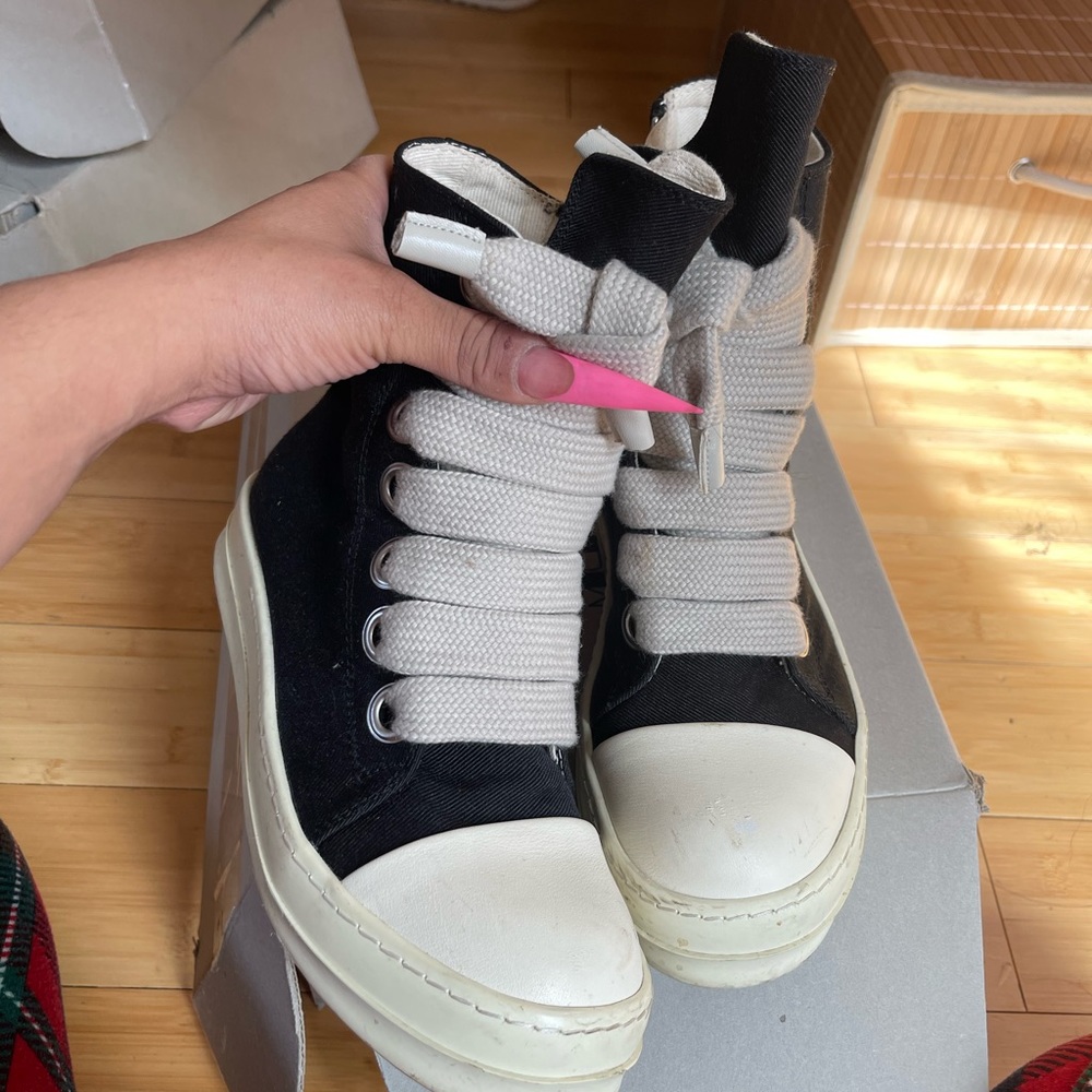 Rick Owen’s thick shoe lace tennis